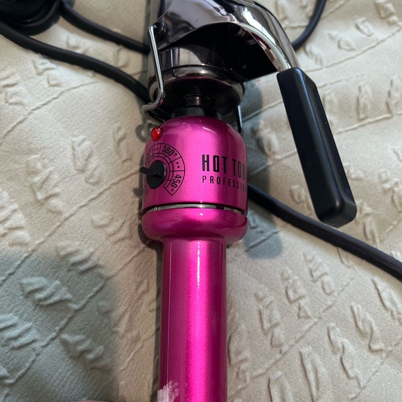 Hot Tools Professional Fast Heat Up Titanium Curling Iron Wand Salon Curls - Picture 2 of 3